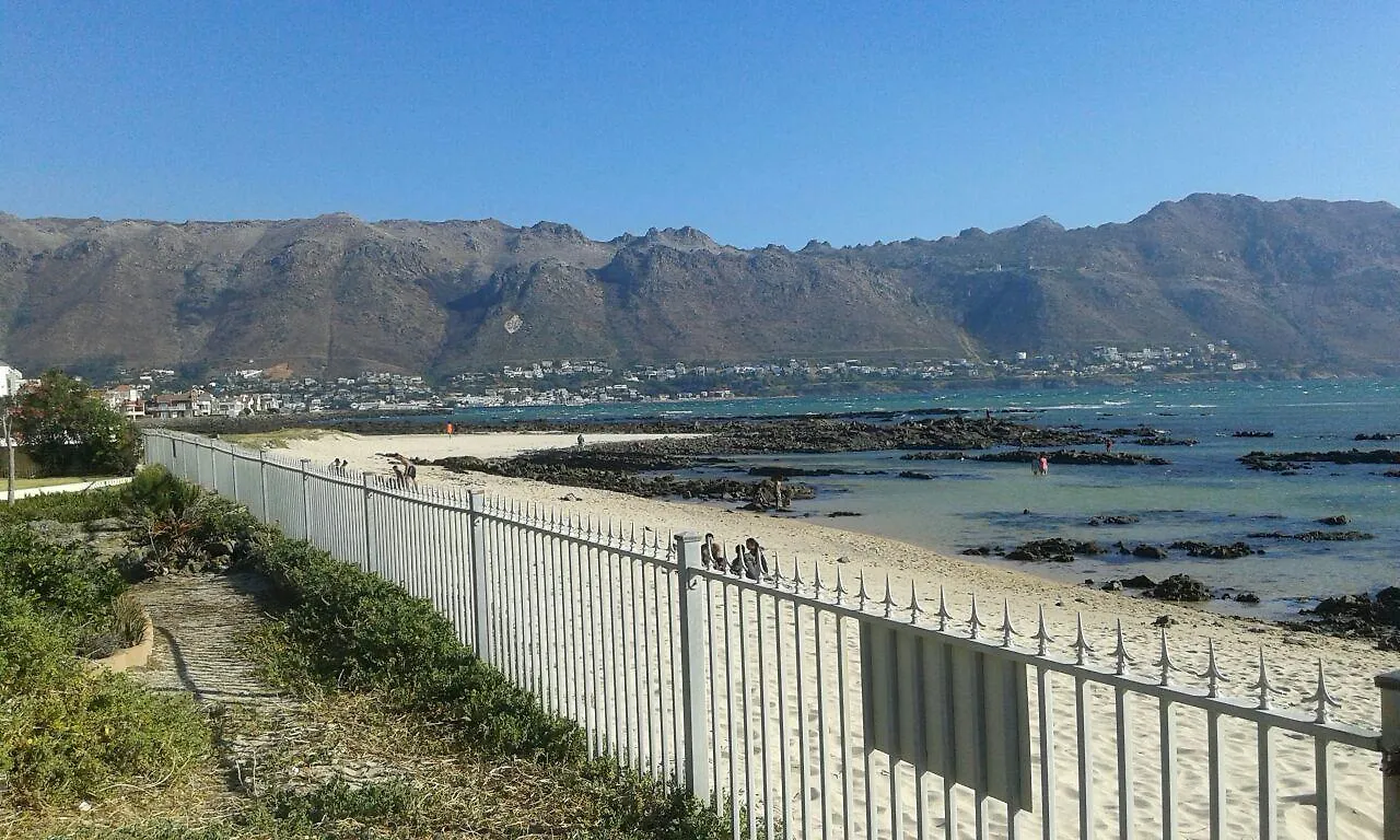 Nagua Bay Apartment Gordons Bay